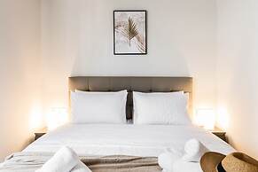 Spacious and Sunlit Seaside Flat