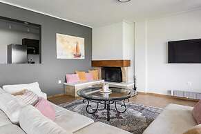 Spacious and Sunlit Seaside Flat