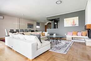 Spacious and Sunlit Seaside Flat