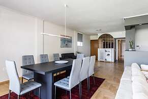 Spacious and Sunlit Seaside Flat