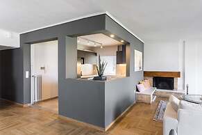 Spacious and Sunlit Seaside Flat