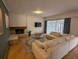 Spacious and Sunlit Seaside Flat