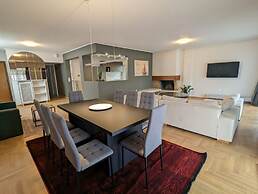 Spacious and Sunlit Seaside Flat