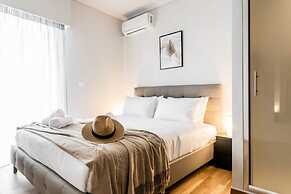 Spacious and Sunlit Seaside Flat