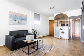 Spacious and Sunlit Seaside Flat