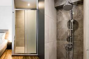 Spacious and Sunlit Seaside Flat