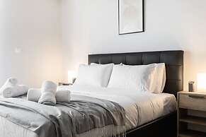 Spacious and Sunlit Seaside Flat