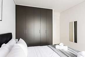 Spacious and Sunlit Seaside Flat