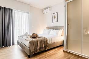 Spacious and Sunlit Seaside Flat