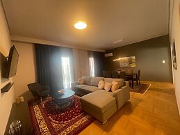 Spacious Seaside Flat at Alimos