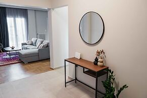 Spacious Seaside Flat at Alimos