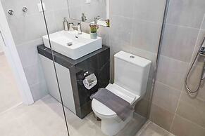 Spacious Seaside Flat at Alimos