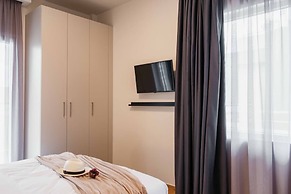 Spacious Seaside Flat at Alimos