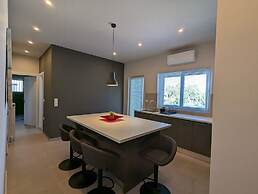 Spacious Seaside Flat at Alimos