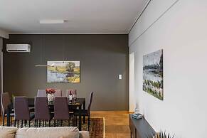 Spacious Seaside Flat at Alimos