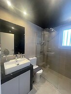 Spacious Seaside Flat at Alimos