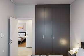 Spacious Seaside Flat at Alimos