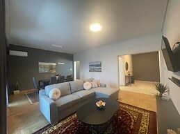 Spacious Seaside Flat at Alimos