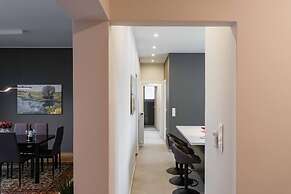 Spacious Seaside Flat at Alimos