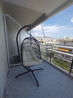 Spacious Seaside Flat at Alimos