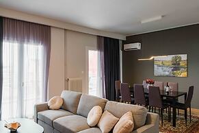 Spacious Seaside Flat at Alimos