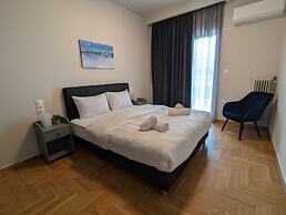 Spacious Seaside Flat at Alimos