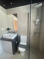 Spacious Seaside Flat at Alimos