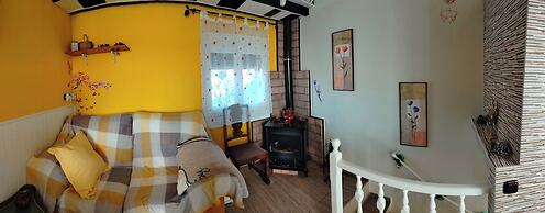 2bed Traditional Apt - Private Balcony - Fuenmayor