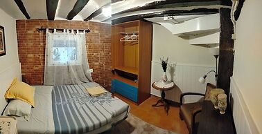 2bed Traditional Apt - Private Balcony - Fuenmayor