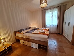 Apartment With Mountain & Slope View