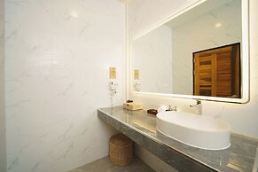 High Tree Resort Co.,Ltd.