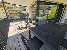 Luxury Apartment With Stunning Mountain View