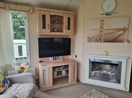 Thorness Bay - 3-bed Cabin - Sleeps 6 - Sea View