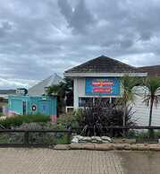 Thorness Bay - 3-bed Cabin - Sleeps 6 - Sea View