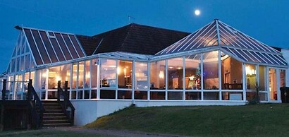 Thorness Bay - 3-bed Cabin - Sleeps 6 - Sea View