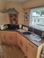 Thorness Bay - 3-bed Cabin - Sleeps 6 - Sea View