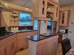 Thorness Bay - 3-bed Cabin - Sleeps 6 - Sea View