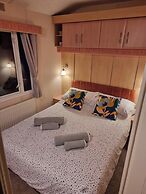 Thorness Bay - 3-bed Cabin - Sleeps 6 - Sea View