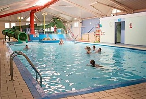 Thorness Bay - 3-bed Cabin - Sleeps 6 - Sea View