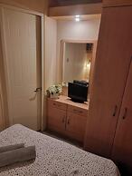 Thorness Bay - 3-bed Cabin - Sleeps 6 - Sea View