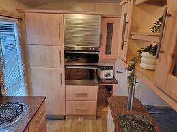 Thorness Bay - 3-bed Cabin - Sleeps 6 - Sea View