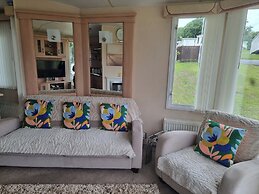 Thorness Bay - 3-bed Cabin - Sleeps 6 - Sea View