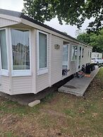 Thorness Bay - 3-bed Cabin - Sleeps 6 - Sea View