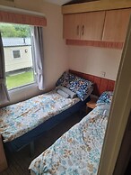 Thorness Bay - 3-bed Cabin - Sleeps 6 - Sea View