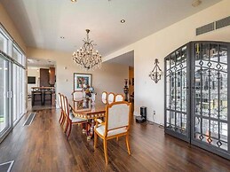 Sleeps6-apartment-parking-balcony-patio