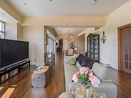 Sleeps6-apartment-parking-balcony-patio