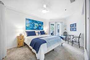 Ocean Hibiscus Retreat For 8