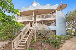 Treetop Beach Condo Sleeps 7!