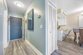 Treetop Beach Condo Sleeps 7!
