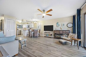 Treetop Beach Condo Sleeps 7!